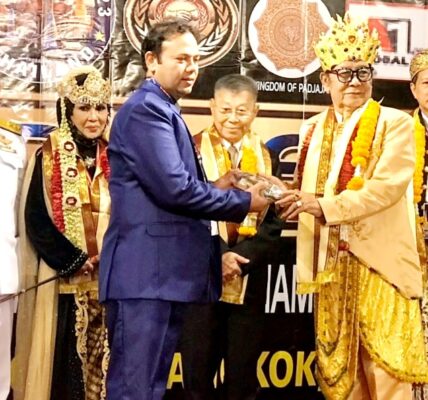 Erum Seraj, Shahid Mehmood, Md Ali Waris & Anjum Khokhar honoured with Black Belt by the King