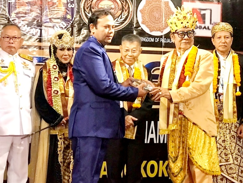 Erum Seraj, Shahid Mehmood, Md Ali Waris & Anjum Khokhar honoured with Black Belt by the King