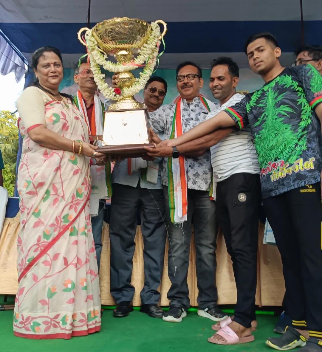 Sports Minister Arup Biswas Honors Sikandar Naaz C.D. Mobile Football Team for Harish Park Vivek Cup Victory